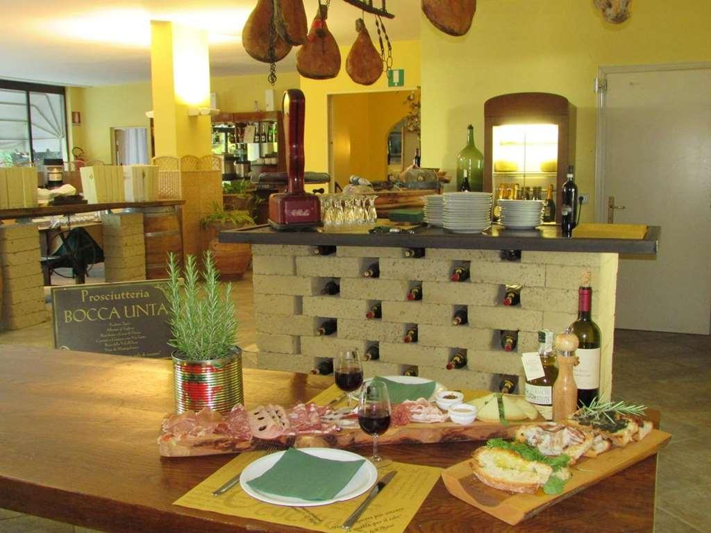Il Grifo Hotel E Bisteccheria Toscana Montepulciano Stazione 레스토랑 사진