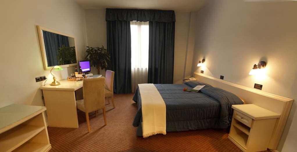 Il Grifo Hotel E Bisteccheria Toscana Montepulciano Stazione 객실 사진